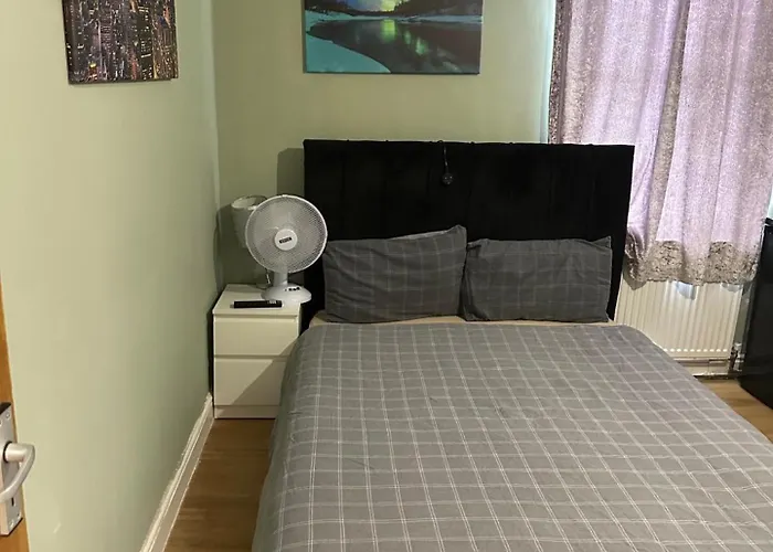 Cosy Studio Flat Forest Road